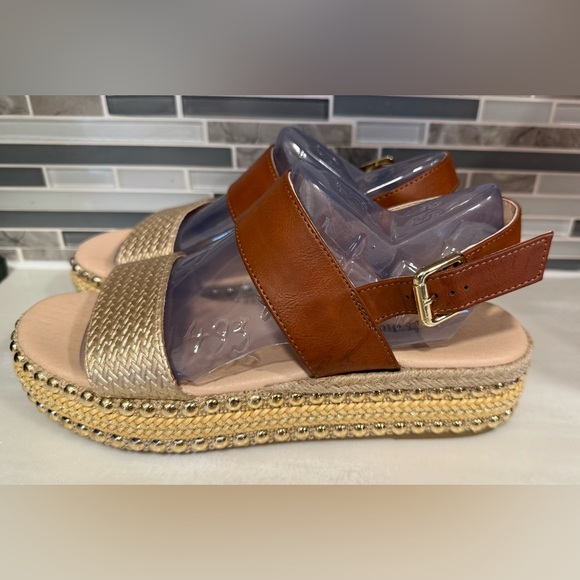 Seven Dials Bernice Two Tone Studded Platform sandal Size 7-1/2 - Picture 1 of 6